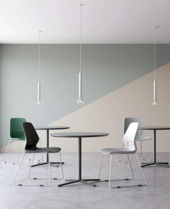 Silla Staryo Base Patín, Color Blanco, Apilable y Lavable