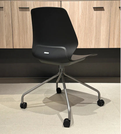 Silla Staryo Gris Oscuro Base Araña con Ruedas by Armo